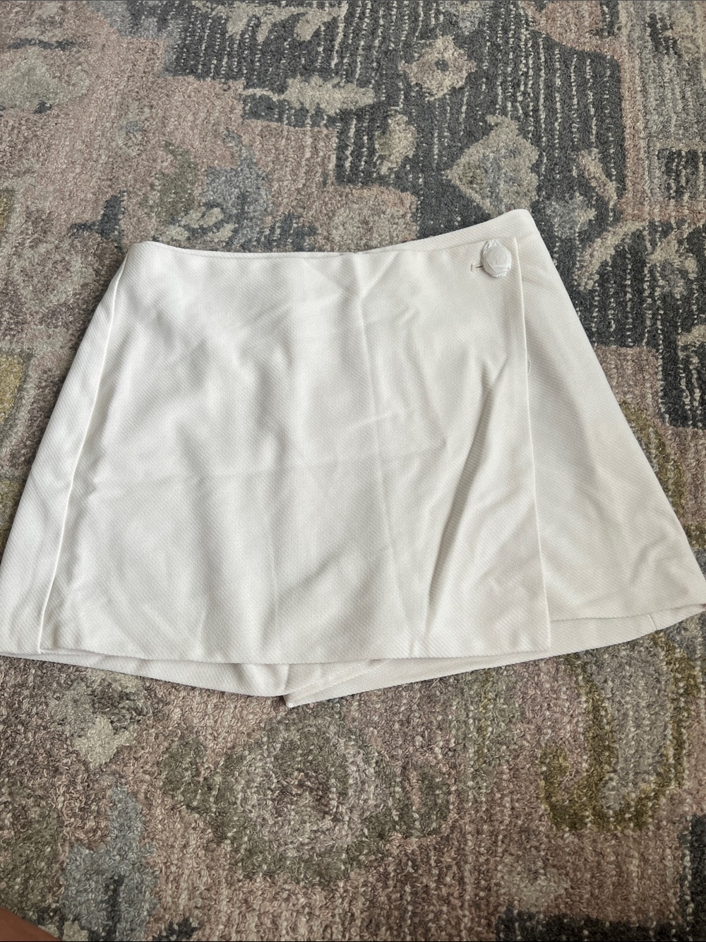 H&M White Skort with Side Button Detail